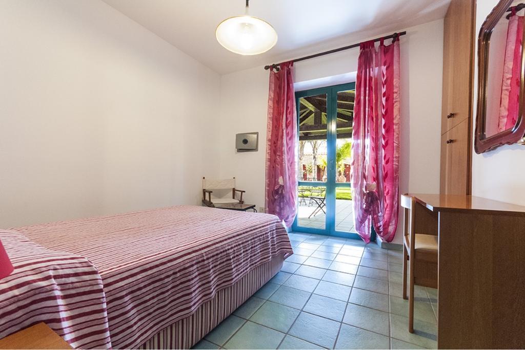 Casa Vacanze Villa Flumini Флумини ди Куарту Стая снимка