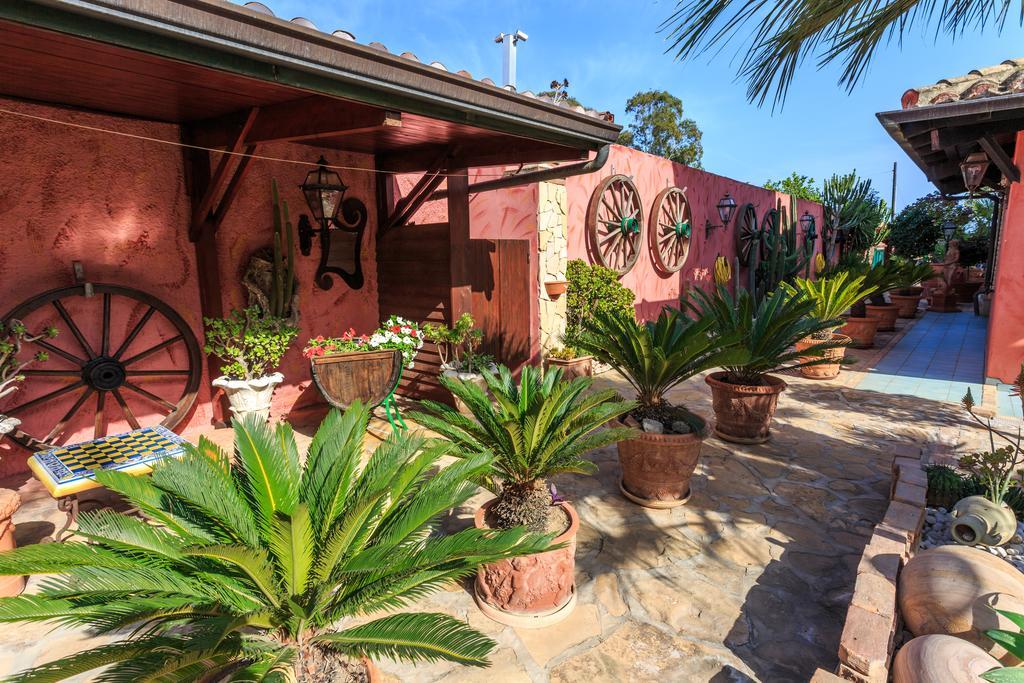 Casa Vacanze Villa Flumini Флумини ди Куарту Екстериор снимка
